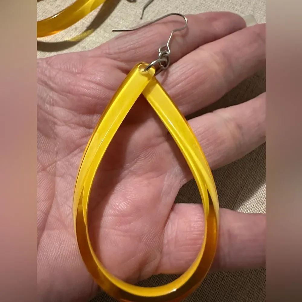 N/A bold yellow